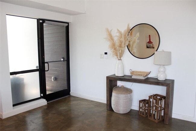 Building Photo - 3700 Garden Villa Ln