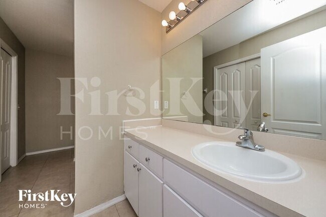 Building Photo - 157 Oak Crossing Blvd