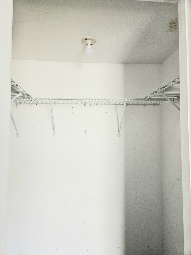 Building Photo - 8421 Hearth Dr