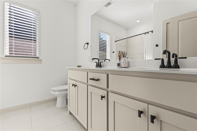 Building Photo - 15627 Rue Dr