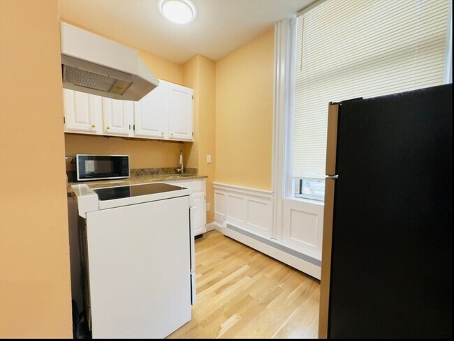 Building Photo - 483 Beacon St