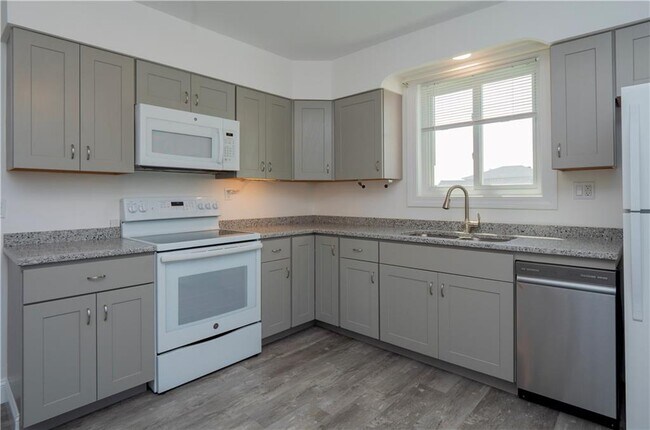 Building Photo - 40 Draper Ave