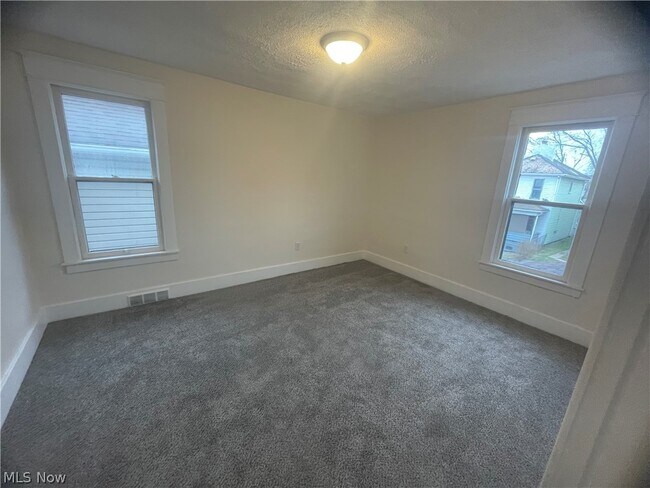 Building Photo - 316 Henry Ave