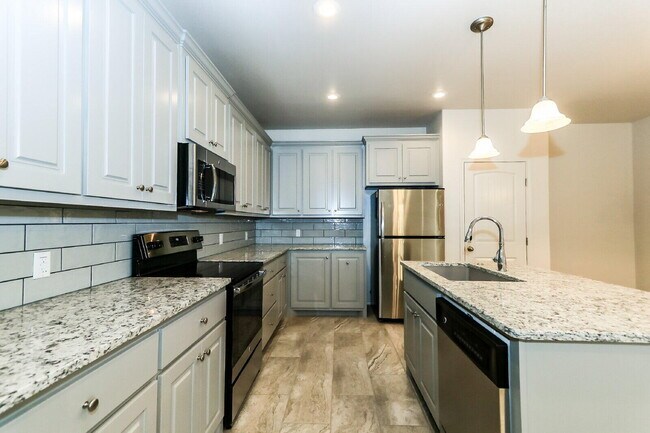 Building Photo - 6903 67th St