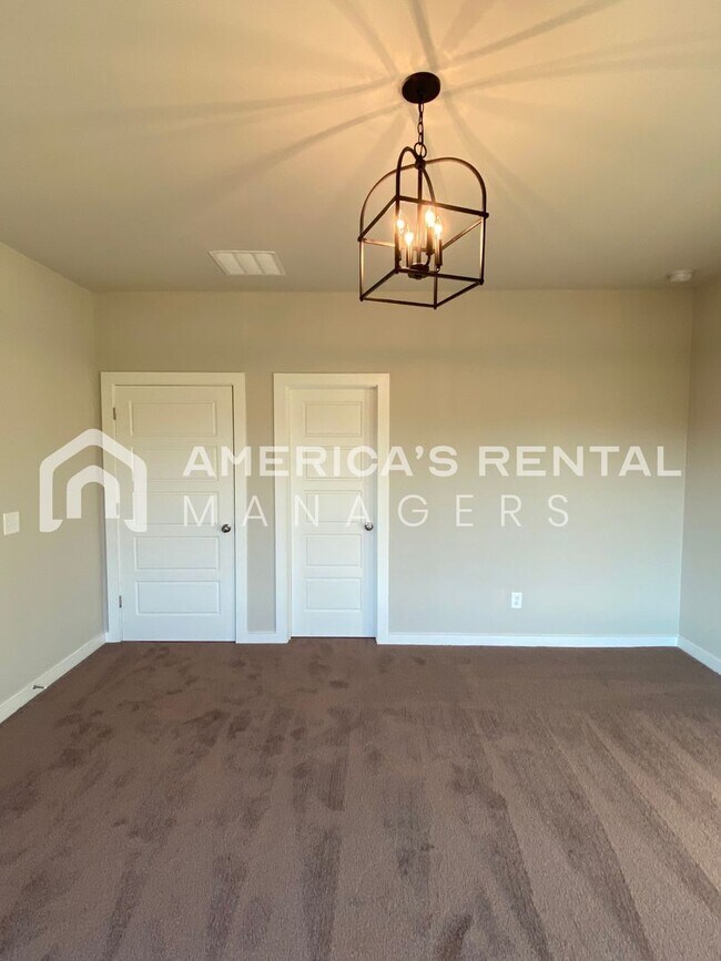 Building Photo - Home for Rent in Weaver AL. Available to V...