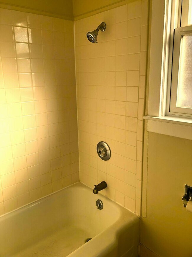 Building Photo - F03230