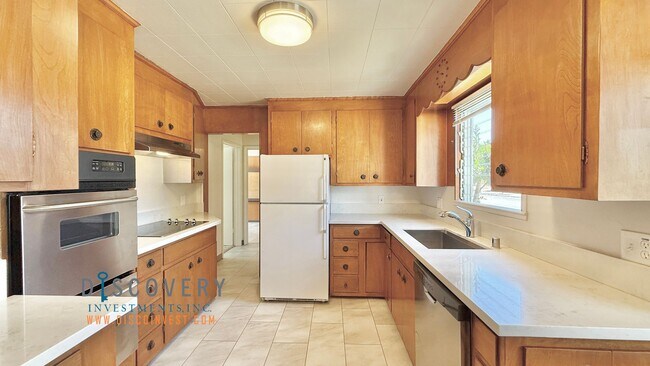 Building Photo - Ranch Style Home with Outdoor Space