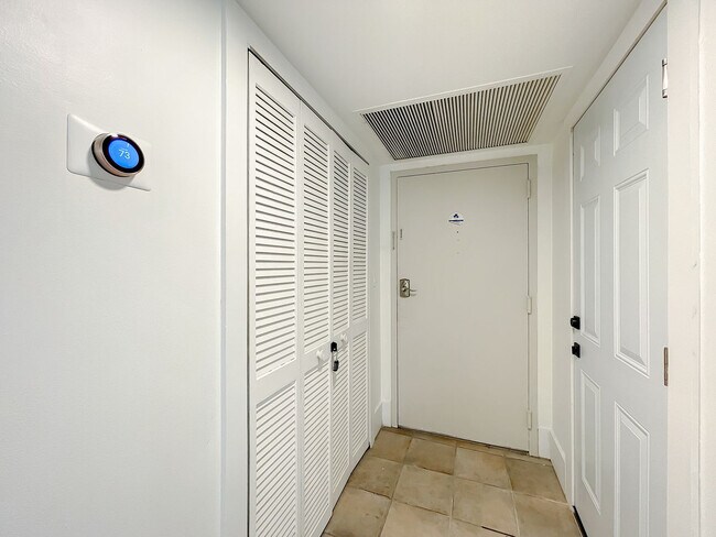 Building Photo - 825 Jimmy Buffett Mem Hwy