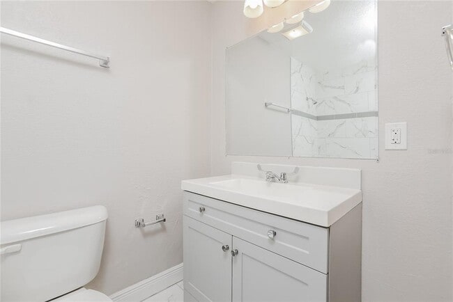 Building Photo - 5709 Ridgeway Dr