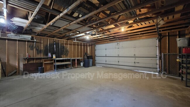 Building Photo - 912 9th St N