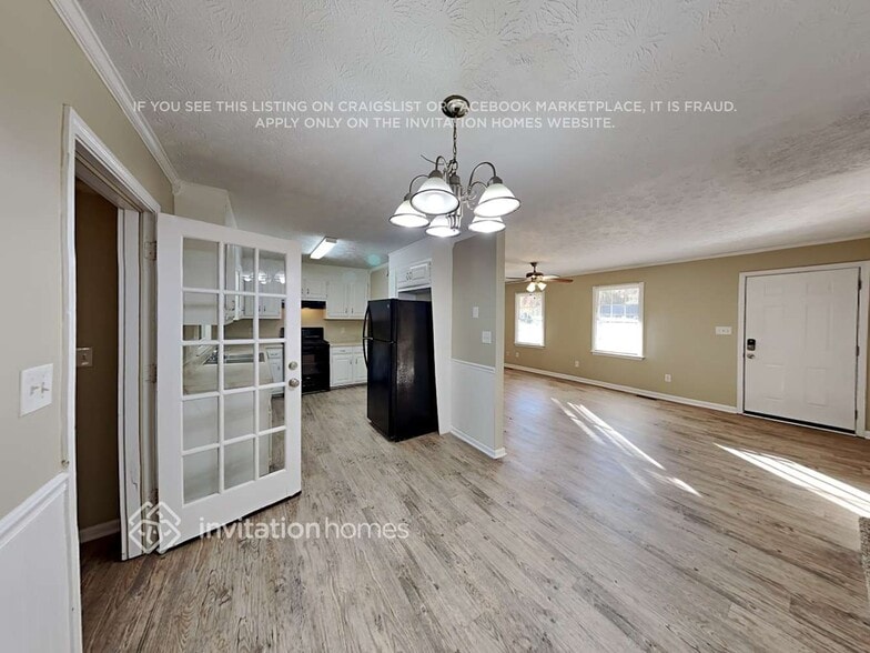 Building Photo - 83 Bluebird Dr