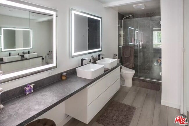 Building Photo - 8535 W Knl Dr