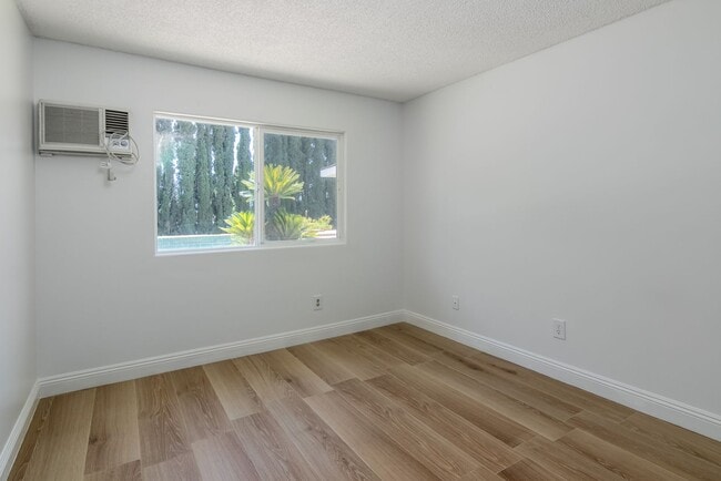 Building Photo - Spacious 3-Bedroom Home with Pool, Jacuzzi...