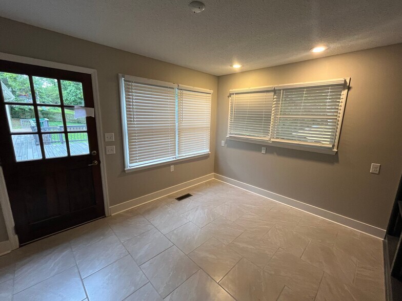 Building Photo - 509 Castlewood Trail