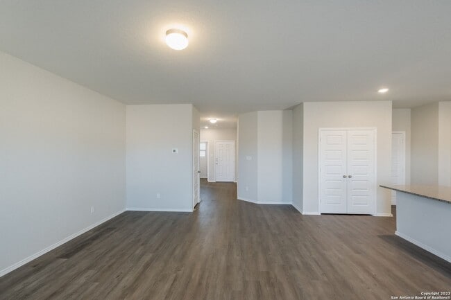 Building Photo - 4 Bedrooms 2 and 1/2 Baths