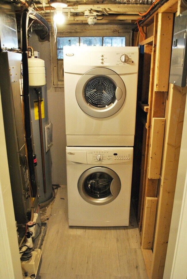 Building Photo - Georgetown near GT Medstar Hospital, Chic Rowhouse 5br/3Ba w/Yard, Deck, Parking