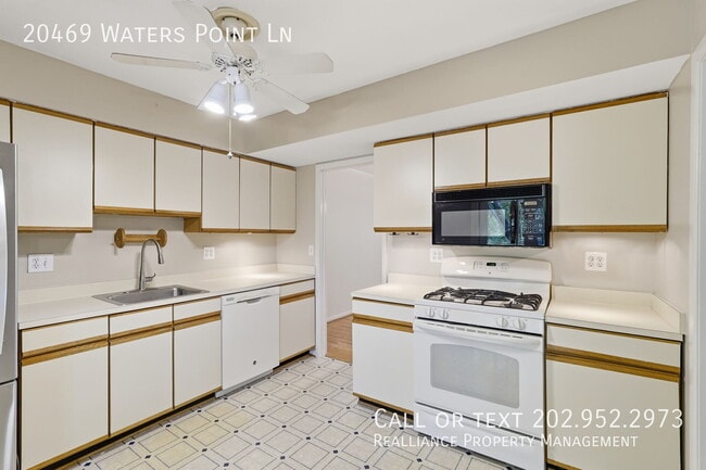 Building Photo - 20469 Waters Point Ln