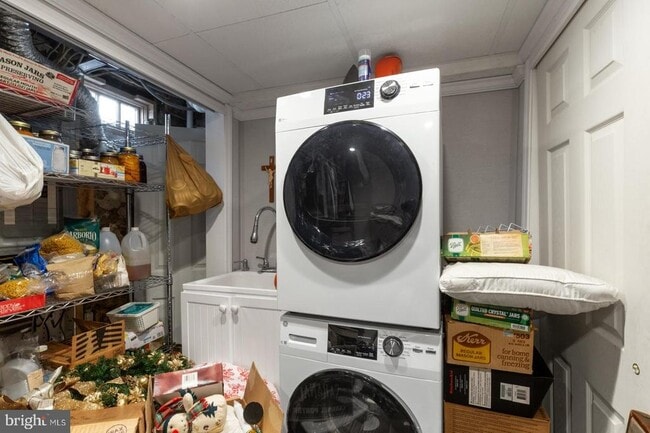 Building Photo - 928 Irving St