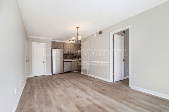 Building Photo - 2805 Northeast Expy