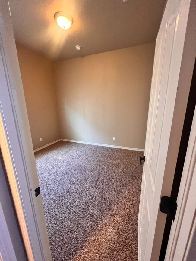 Building Photo - GORGEOUS EASTSIDE HOME OPEN HOUSE FRIDAY 0...