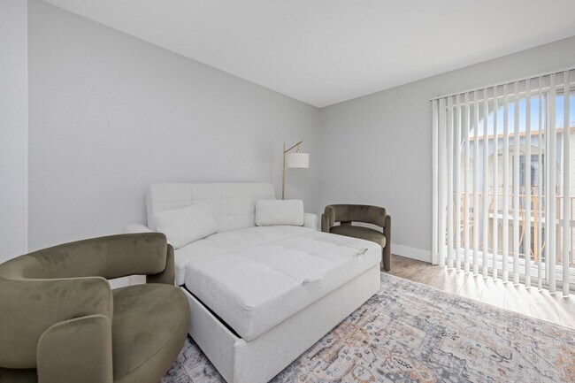 Building Photo - 4307 W Kennedy Blvd