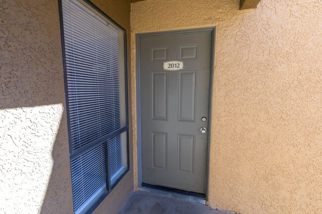 Building Photo - Desert Shores 1 Bedroom Upstairs Condo