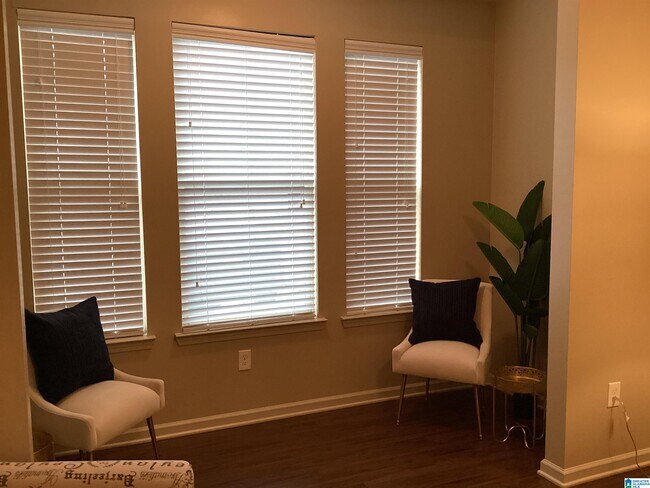 Building Photo - 251 London Pkwy