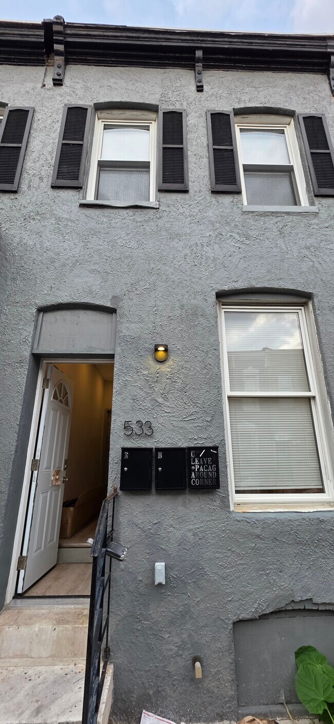 Building Photo - 533 N Belnord Ave