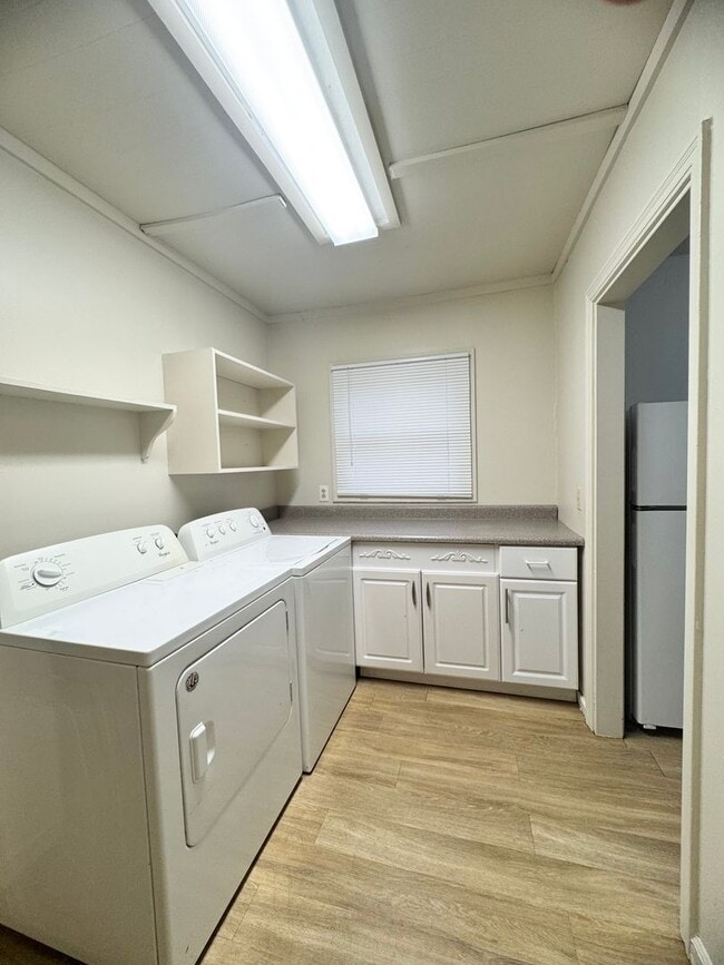 Building Photo - **Reserve for SUMMER 2026** Large house close to CSUC