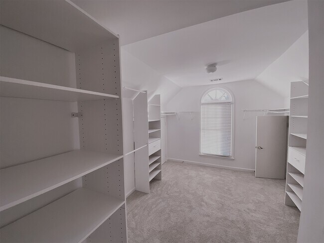 Building Photo - 10920 Donamere Dr