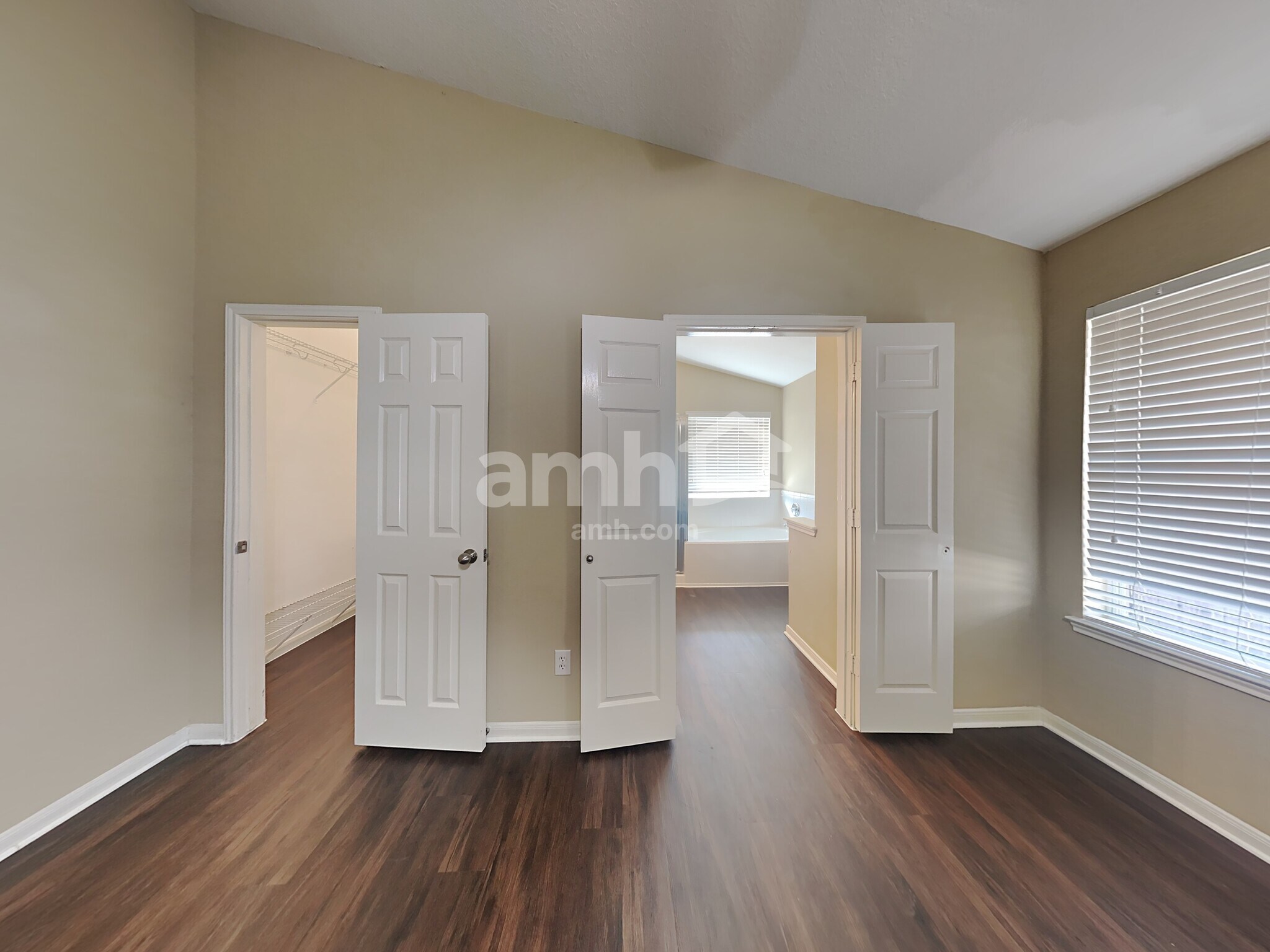 Building Photo - 1034 Riverwood Dr