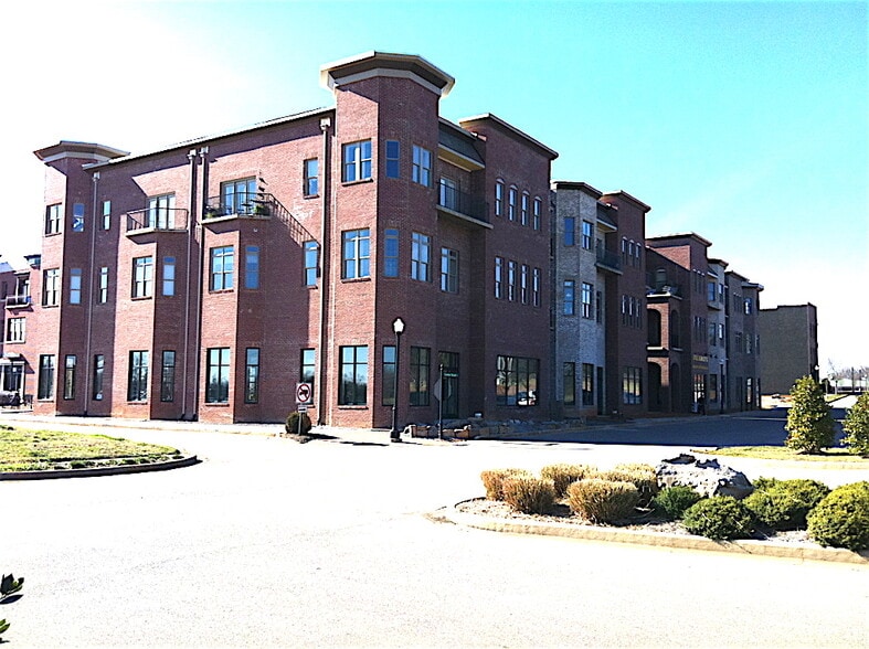 Building Photo - 260 Centre St