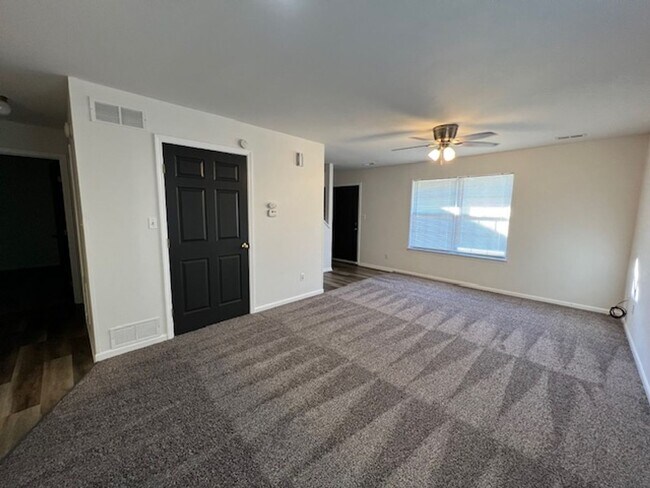 Building Photo - 3909-3911 Olympic Ct