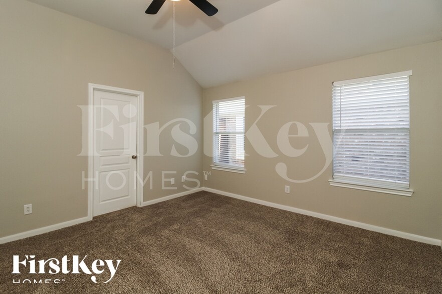 Building Photo - 2341 Aurora Dr