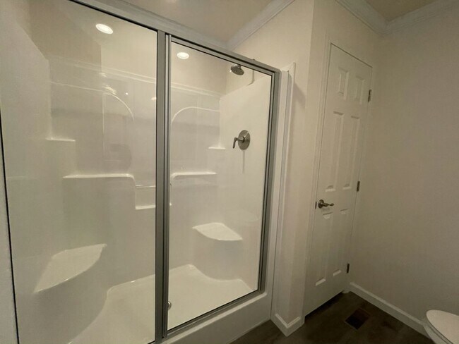 Building Photo - 491 Hillcrest Ln