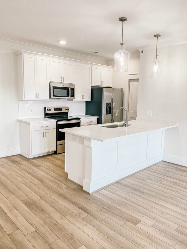 Building Photo - 15 E 2nd Ave Apt 2