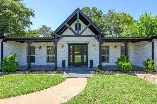 Building Photo - 303 Lakeway Dr