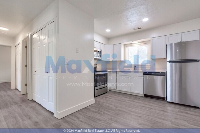 Building Photo - North Salt Lake 2 BD 1 BA Only $500 Deposi...
