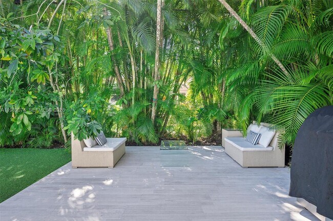 Building Photo - 1430 Baracoa Ave