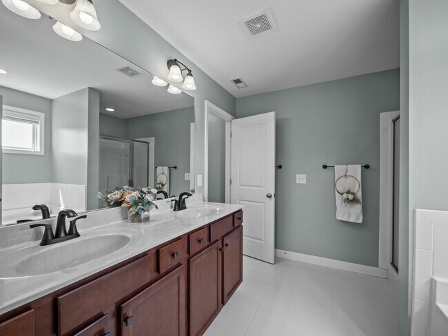 Building Photo - 509 Romper Rd
