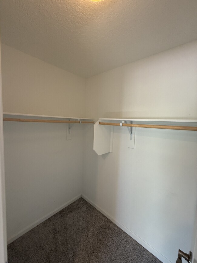 Building Photo - 6624 Yawkey Way NE