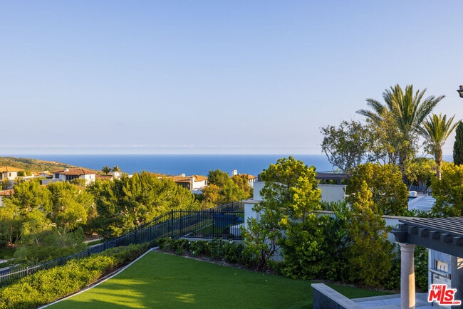 Building Photo - 28 Tide Watch