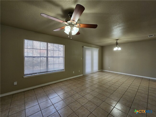 Building Photo - 21 Moss Rock Dr