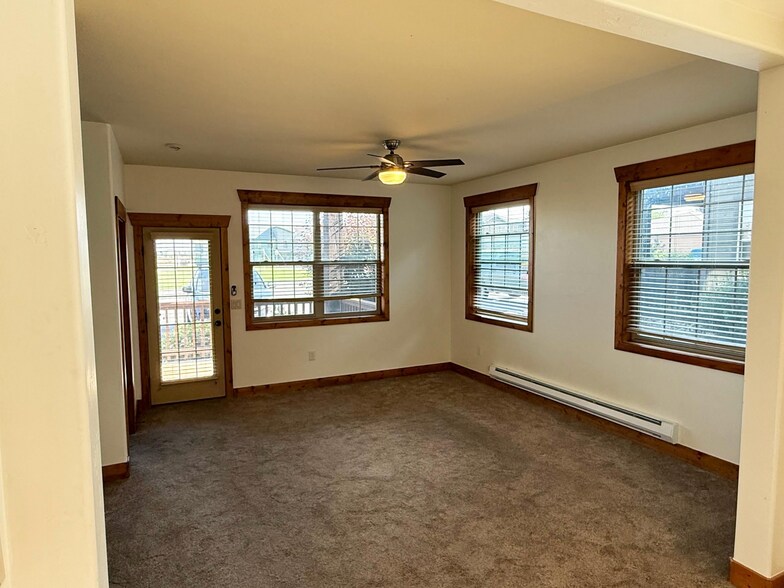 Building Photo - 715 Moraine Ct