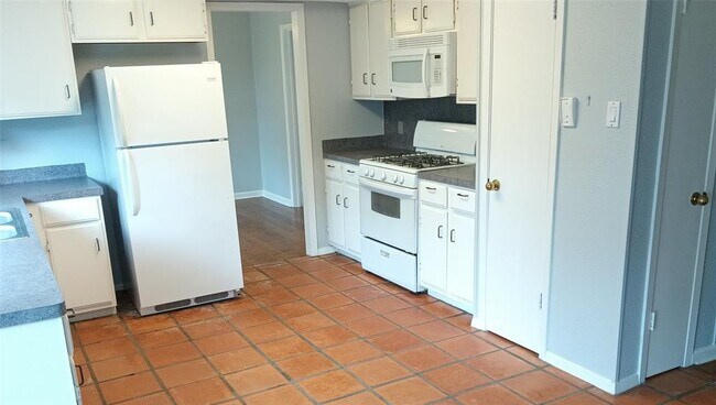 Building Photo - 10700 Hard Rock Rd