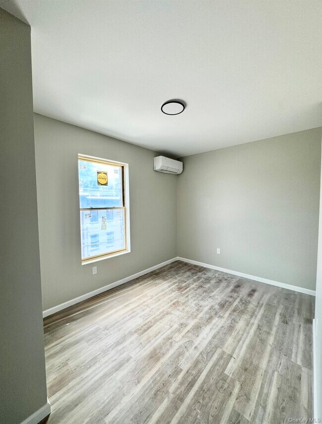 Building Photo - 199 Chambers St