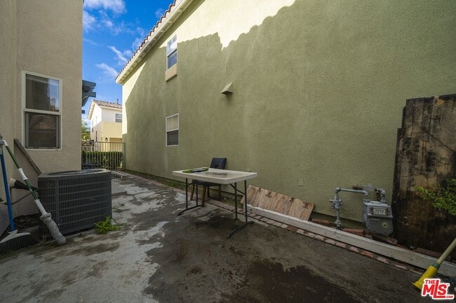 Building Photo - 121 Cancion Way