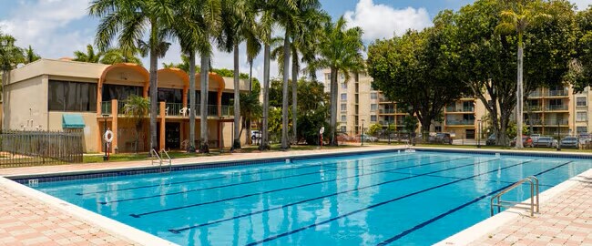 Building Photo - 9340 Fontainebleau Blvd