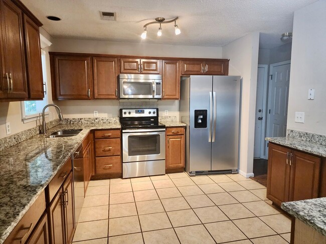 Building Photo - Charming 4 Bedroom Home in Center Lake Subdivision - Mt. Pleasant