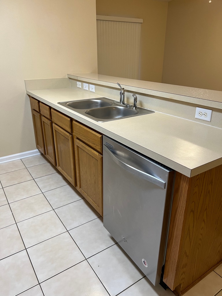 Kitchen - 6094 Maggies Cir